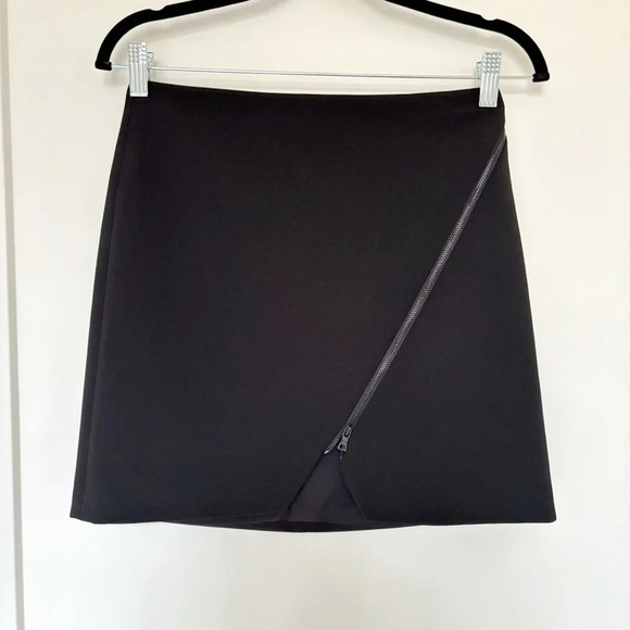 Alice + Olivia Barbra Asymmetrical Zip Mini Skirt Black Size 4 - Picture 3 of 5